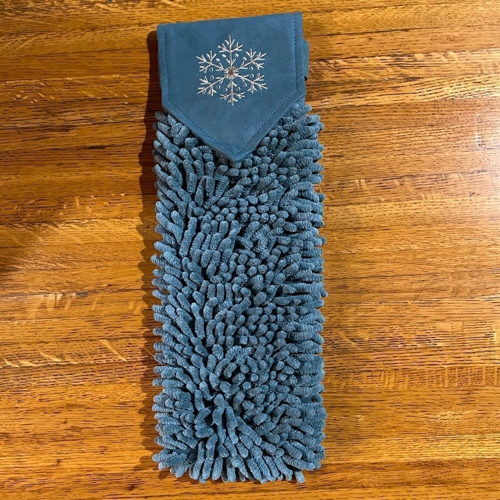 Norwex Chenille Snowflake Limited Edition Towel NWOT